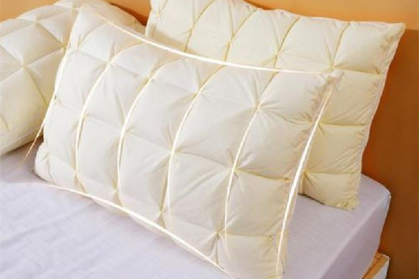 羽絨枕頭會(huì)塌嗎 羽絨枕頭塌了怎么辦 羽絨枕頭會(huì)塌嗎 羽絨枕頭塌了怎么辦