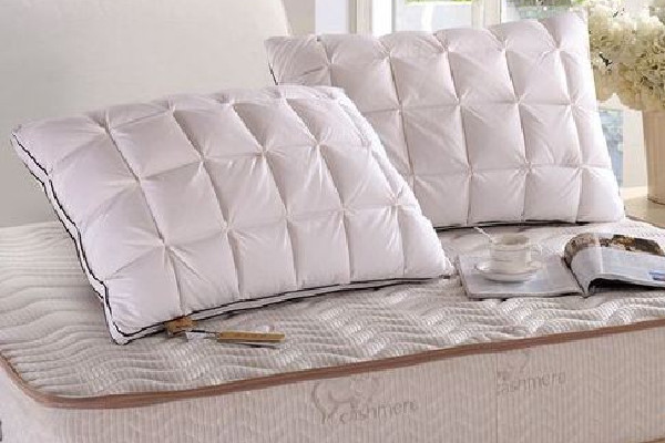 羽絨枕頭會(huì)塌嗎 羽絨枕頭塌了怎么辦 羽絨枕頭會(huì)塌嗎 羽絨枕頭塌了怎么辦