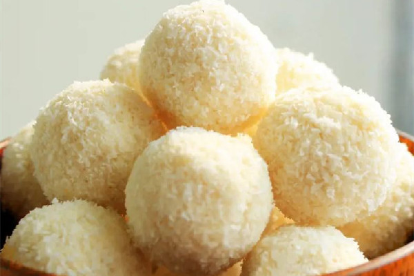 椰蓉可以直接吃嗎 椰蓉做什么好吃 椰蓉可以直接吃嗎 椰蓉做什么好吃