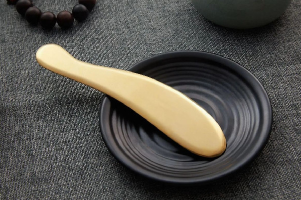 刮痧適合什么樣的人群 刮痧適合風寒感冒還是風熱感冒 刮痧適合什么樣的人群 刮痧適合風寒感冒還是風熱感冒