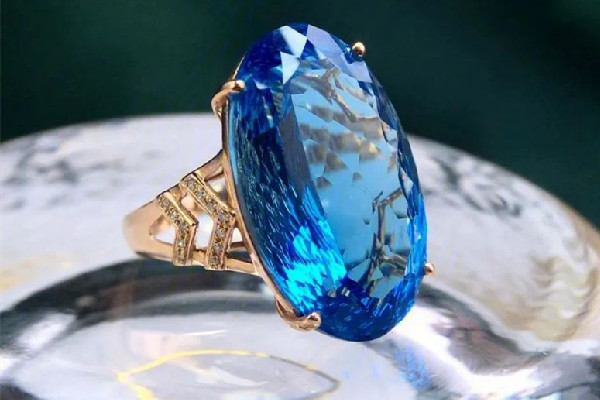 托帕石和海藍(lán)寶的區(qū)別 托帕石是水晶還是寶石 托帕石和海藍(lán)寶的區(qū)別 托帕石是水晶還是寶石