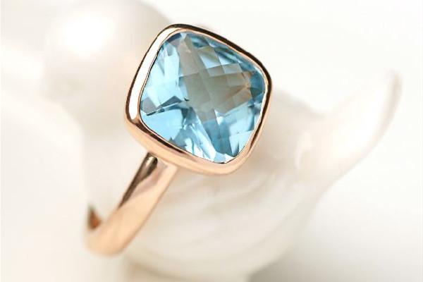 托帕石怎么辨別真假 托帕石有輻射嗎 托帕石怎么辨別真假 托帕石有輻射嗎