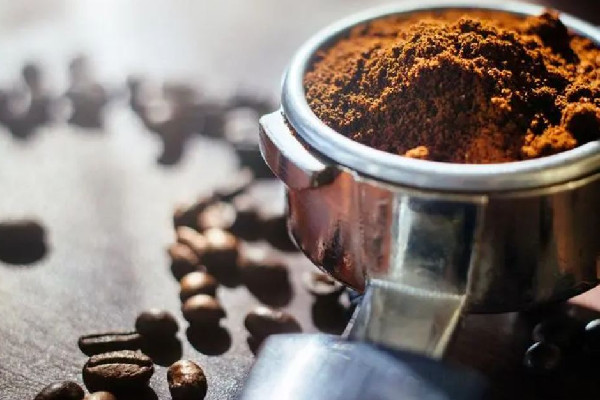 咖啡粉可以當肥料種花嗎 咖啡粉和咖啡豆哪個比較好