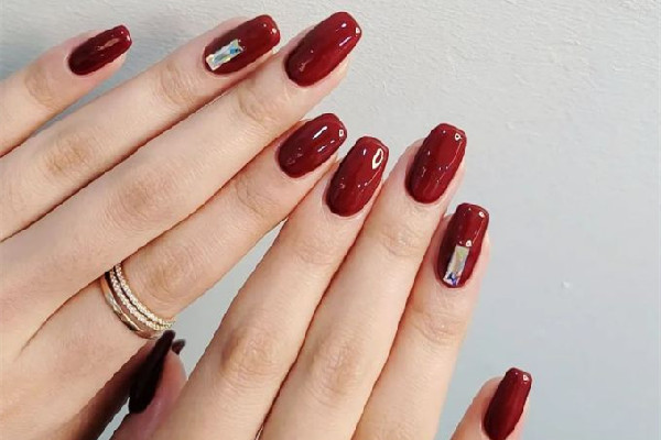 紅色美甲適合本命年嗎 紅色美甲可以進(jìn)寺廟嗎 紅色美甲適合本命年嗎 紅色美甲可以進(jìn)寺廟嗎