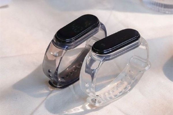 運(yùn)動手環(huán)戴在手腕哪個(gè)位置 運(yùn)動手環(huán)戴著睡覺有輻射嗎