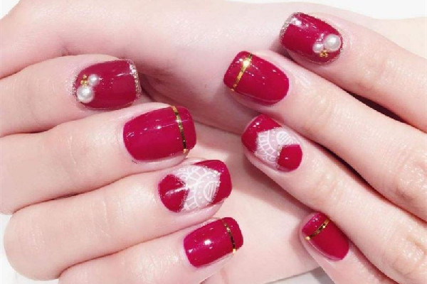 紅色美甲有哪些款式 紅色美甲可以搭配什么顏色 紅色美甲有哪些款式 紅色美甲可以搭配什么顏色