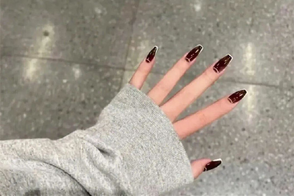 紅色美甲適合黃皮嗎 紅色美甲什么顏色顯手白 紅色美甲適合黃皮嗎 紅色美甲什么顏色顯手白