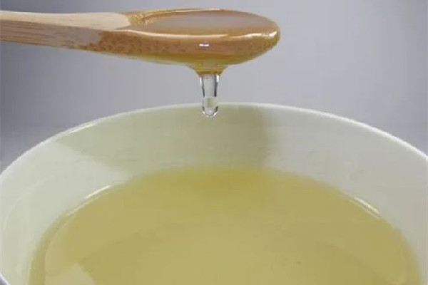 槐花蜜會(huì)有一點(diǎn)酸的感覺嗎 槐花蜜會(huì)分層嗎 槐花蜜會(huì)有一點(diǎn)酸的感覺嗎 槐花蜜會(huì)分層嗎