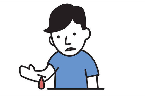 男子被捅后趴在地上淡定玩手機(jī) 受傷后怎么止血 男子被捅后趴在地上淡定玩手機(jī) 受傷后怎么止血