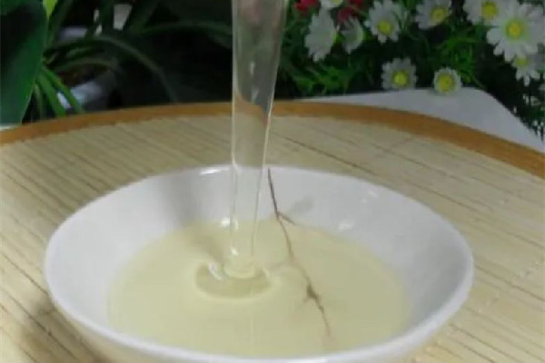 槐花蜜會(huì)有一點(diǎn)酸的感覺嗎 槐花蜜會(huì)分層嗎 槐花蜜會(huì)有一點(diǎn)酸的感覺嗎 槐花蜜會(huì)分層嗎