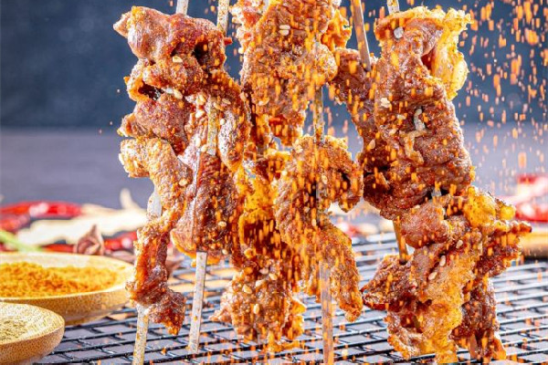淄博燒烤小店每日賣上萬烤串 燒烤是電烤的好還是炭烤的好 淄博燒烤小店每日賣上萬烤串 燒烤是電烤的好還是炭烤的好