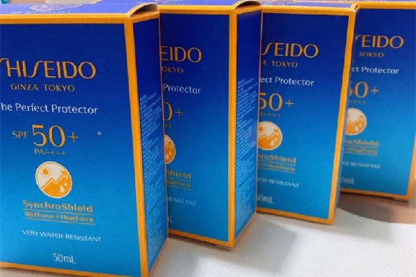 資生堂藍(lán)胖子防曬霜有幾個(gè)版本 資生堂藍(lán)胖子防曬霜有封口嗎 資生堂藍(lán)胖子防曬霜有幾個(gè)版本 資生堂藍(lán)胖子防曬霜有封口嗎