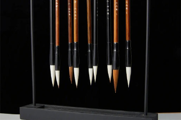 毛筆是用什么毛做的 毛筆是狼毫好還是羊毫好 毛筆是用什么毛做的 毛筆是狼毫好還是羊毫好