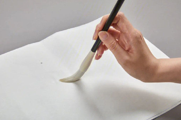 毛筆是用什么毛做的 毛筆是狼毫好還是羊毫好 毛筆是用什么毛做的 毛筆是狼毫好還是羊毫好