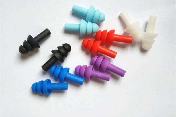 游泳耳塞有用嗎 游泳耳塞的作用 游泳耳塞有用嗎 游泳耳塞的作用