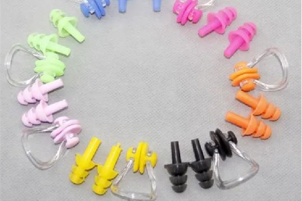 游泳耳塞會(huì)不會(huì)碰到耳膜 游泳耳塞對(duì)耳朵有沒有傷害 游泳耳塞會(huì)不會(huì)碰到耳膜 游泳耳塞對(duì)耳朵有沒有傷害