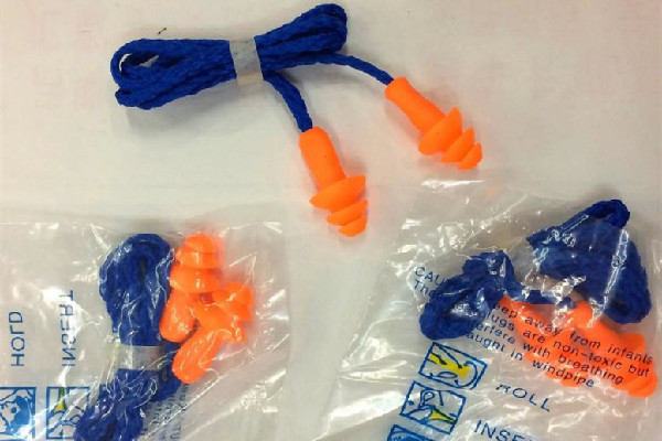 游泳耳塞有用嗎 游泳耳塞的作用 游泳耳塞有用嗎 游泳耳塞的作用