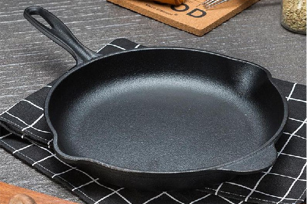 平底鍋生銹了怎么去除 平底鍋生銹了還能用嗎 平底鍋生銹了怎么去除 平底鍋生銹了還能用嗎