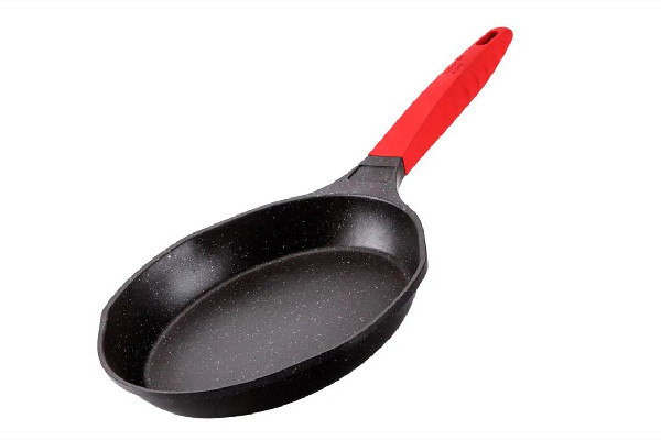 平底鍋多久換一次比較好 平底鍋用時間長了會鼓起來嗎 平底鍋多久換一次比較好 平底鍋用時間長了會鼓起來嗎