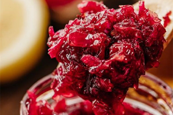 玫瑰花醬用什么品種的玫瑰花 玫瑰花醬用蜂蜜腌制可以嗎 玫瑰花醬用什么品種的玫瑰花 玫瑰花醬用蜂蜜腌制可以嗎