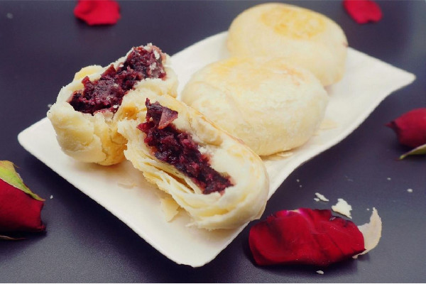 鮮花餅用什么玫瑰花做的 鮮花餅可以用月季花嗎 鮮花餅用什么玫瑰花做的 鮮花餅可以用月季花嗎