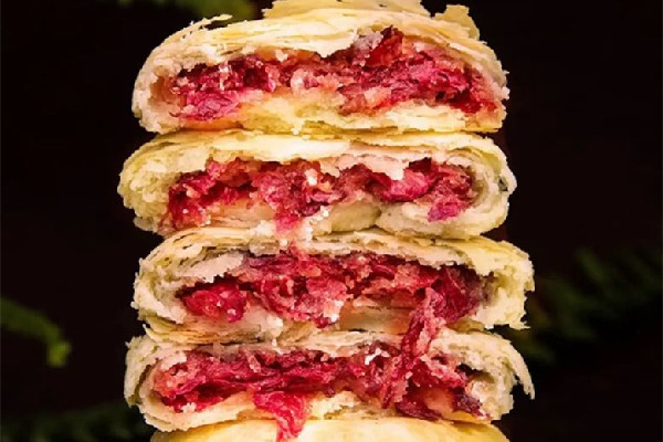 鮮花餅用什么玫瑰花做的 鮮花餅可以用月季花嗎 鮮花餅用什么玫瑰花做的 鮮花餅可以用月季花嗎