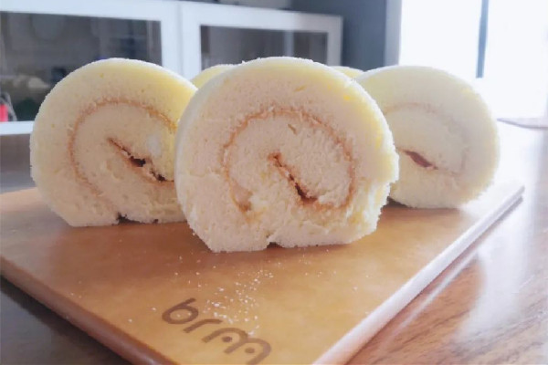 蛋糕卷為什么一卷就開裂 蛋糕卷是趁熱卷還是涼一些卷 蛋糕卷為什么一卷就開裂 蛋糕卷是趁熱卷還是涼一些卷