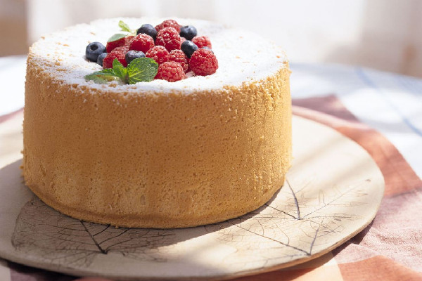 戚風(fēng)蛋糕是蛋糕胚子嗎 戚風(fēng)蛋糕和海綿蛋糕有什么區(qū)別 戚風(fēng)蛋糕是蛋糕胚子嗎 戚風(fēng)蛋糕和海綿蛋糕有什么區(qū)別