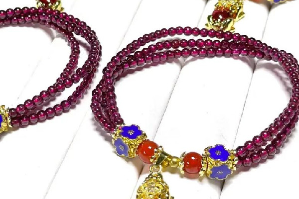 紫牙烏會(huì)褪色嗎 紫牙烏戴久了會(huì)有什么變化 紫牙烏會(huì)褪色嗎 紫牙烏戴久了會(huì)有什么變化