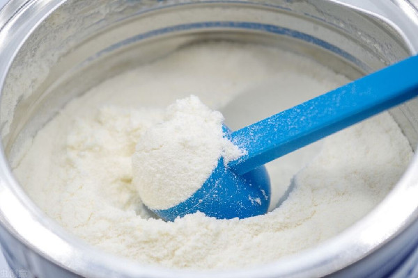 成人奶粉和純牛奶哪個(gè)更有營養(yǎng) 成人奶粉的功效和作用 成人奶粉和純牛奶哪個(gè)更有營養(yǎng) 成人奶粉的功效和作用