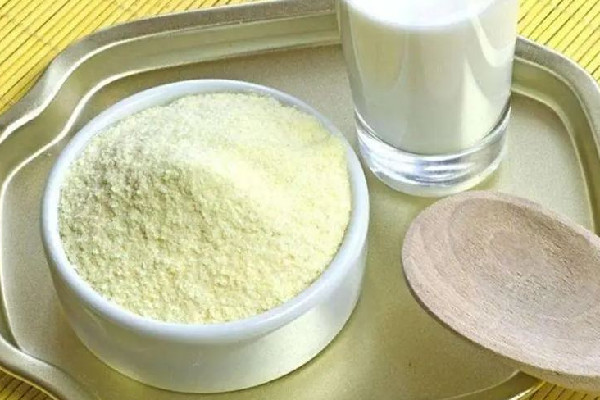 成人奶粉和純牛奶哪個(gè)更有營養(yǎng) 成人奶粉的功效和作用 成人奶粉和純牛奶哪個(gè)更有營養(yǎng) 成人奶粉的功效和作用