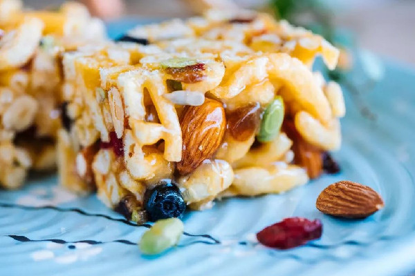 沙琪瑪和面包哪個(gè)熱量高 沙琪瑪和面包哪個(gè)更健康 沙琪瑪和面包哪個(gè)熱量高 沙琪瑪和面包哪個(gè)更健康