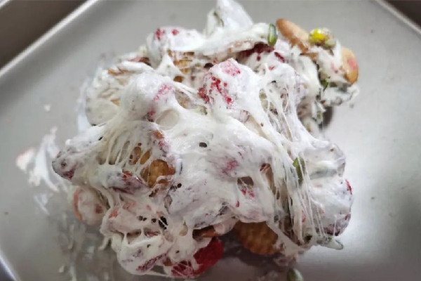 雪花酥要放涼多久才切塊 雪花酥切的時候拉絲是怎么回事 雪花酥要放涼多久才切塊 雪花酥切的時候拉絲是怎么回事