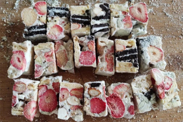 雪花酥要放涼多久才切塊 雪花酥切的時候拉絲是怎么回事 雪花酥要放涼多久才切塊 雪花酥切的時候拉絲是怎么回事