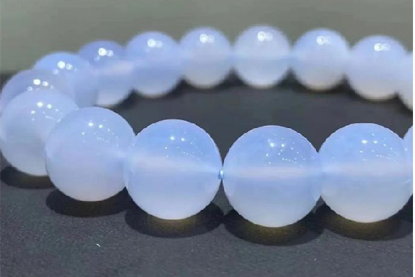 藍玉髓的功效和作用 藍玉髓的寓意和象征 藍玉髓的功效和作用 藍玉髓的寓意和象征