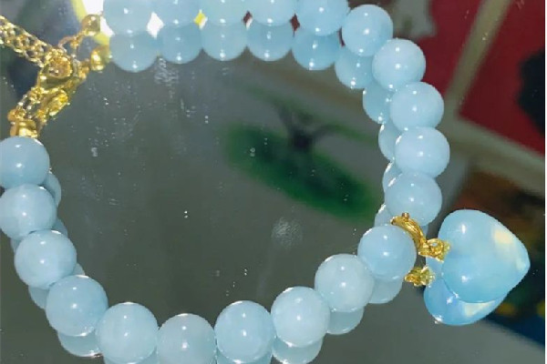 藍(lán)玉髓怎么辨別真假 藍(lán)玉髓會有裂紋嗎 藍(lán)玉髓怎么辨別真假 藍(lán)玉髓會有裂紋嗎