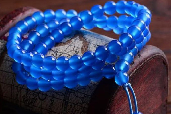 藍(lán)玉髓適合什么人戴 藍(lán)玉髓適合做什么飾品 藍(lán)玉髓適合什么人戴 藍(lán)玉髓適合做什么飾品