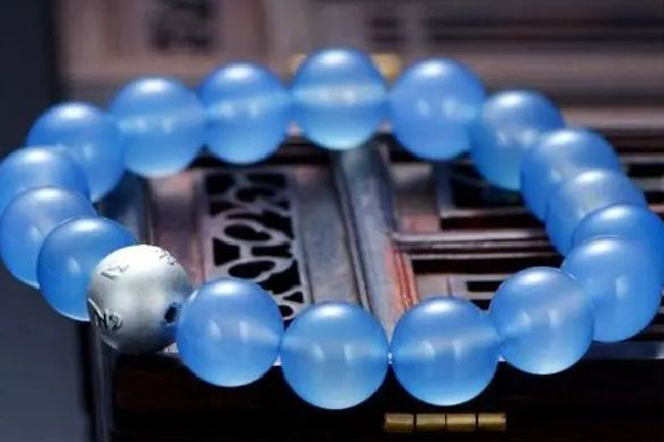 藍(lán)玉髓適合什么人戴 藍(lán)玉髓適合做什么飾品 藍(lán)玉髓適合什么人戴 藍(lán)玉髓適合做什么飾品